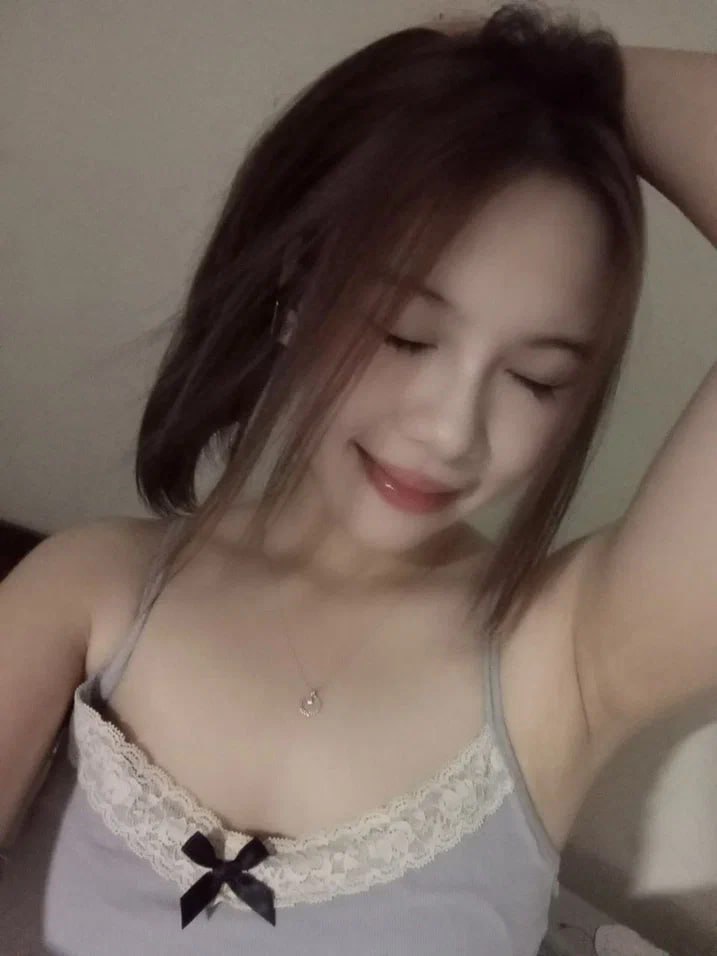 Phải lòng em học sinh đi làm thêm ở cửa hàng tiện lợi rồi dí luôn em ấy