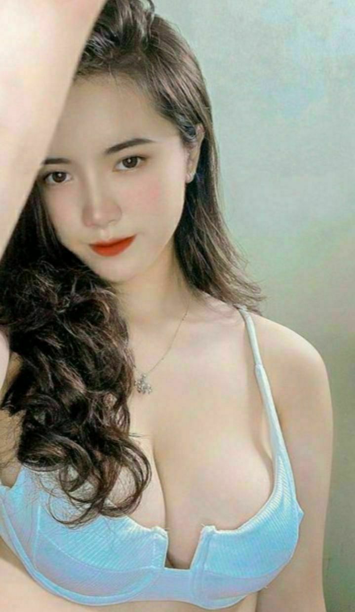 Anh cấp trên lên kế hoạch nện em cấp dưới chảnh chọe lười biếng, chỉ lo nhắn tin với bạn trai